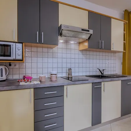 Kvarner 2 Apartment *