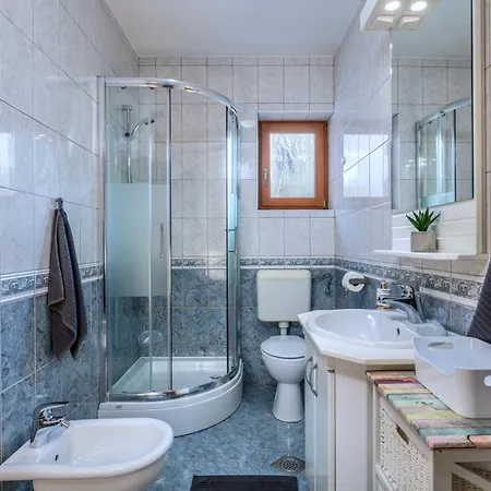 Kvarner 2 Apartment *
