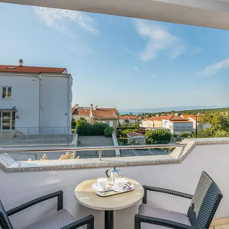 Apartment Kvarner 2 *