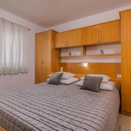 Kvarner 2 Apartment *