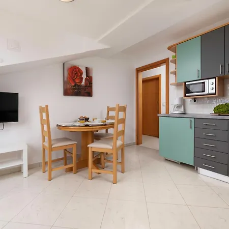 Kvarner 2 Apartment *