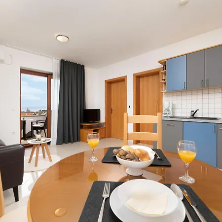 Apartment Kvarner 2 *