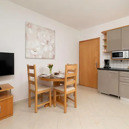 Kvarner 2 Apartment *