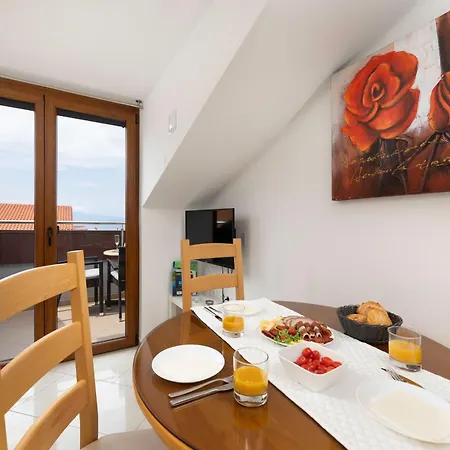Apartment Kvarner 2 *